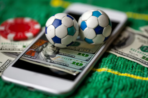 The Pros and Cons of Betting on Football Favorites vs. Underdogs